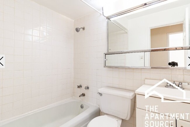 Photo - 662 W Wrightwood Ave (Chicago, IL) Apartment