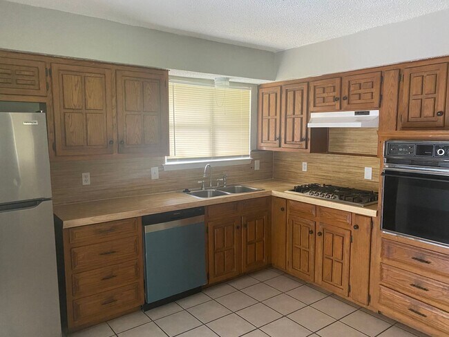 Building Photo - 3/2 off Loy Lake in Sherman!