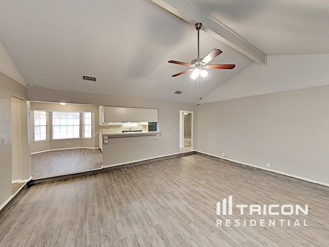 Building Photo - 9941 Farmington Dr