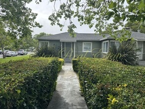 Building Photo - 905-905 Mariposa St