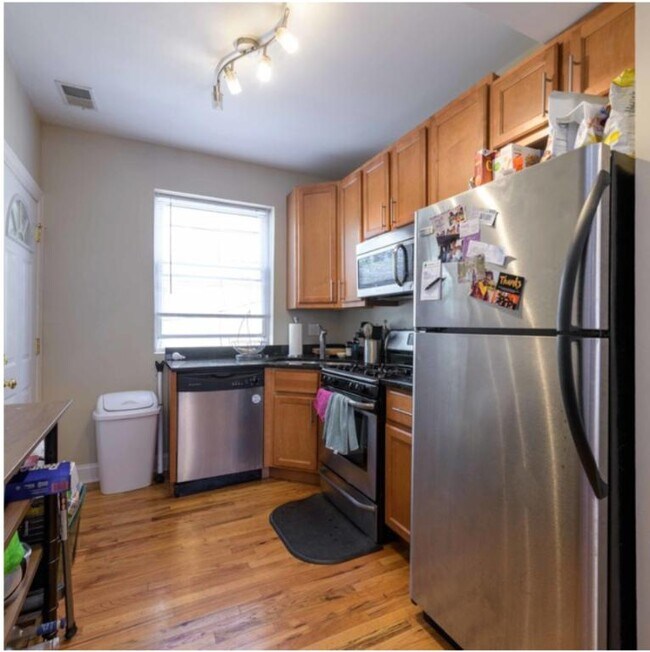Foto del edificio - 1644 W Greenleaf Ave