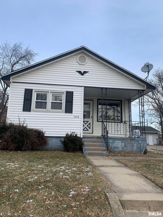 Primary Photo - 1213 E Moneta Ave