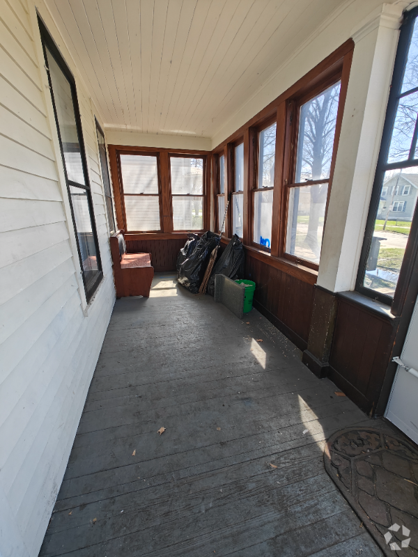 Building Photo - 422 N Maple Ave