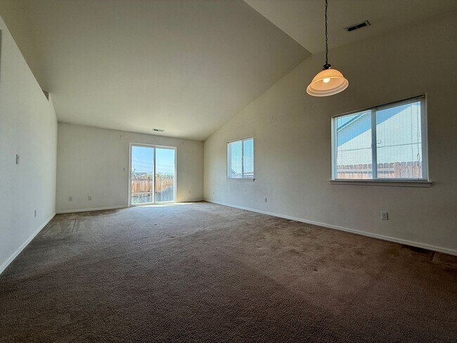 Building Photo - YOU WON'T WANT TO MISS OUT ON THIS AMAZING...