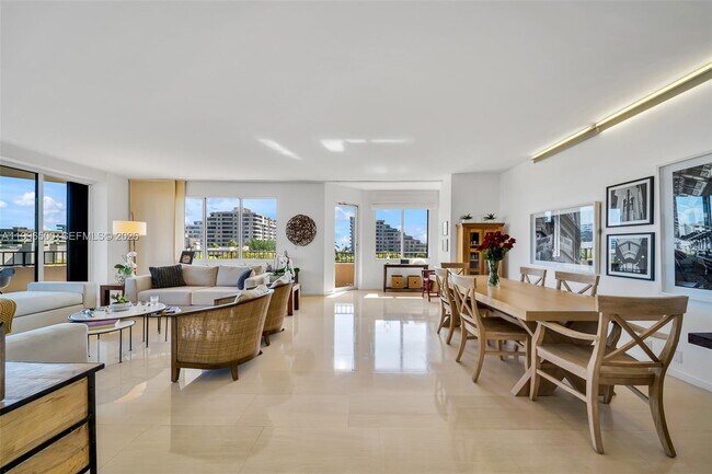Foto del edificio - 151 Crandon Blvd