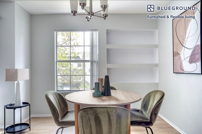 Foto del edificio - 960 N Alfred St