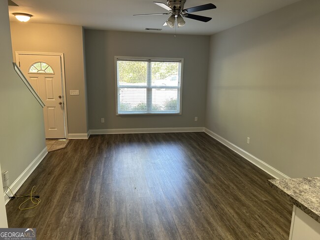 Building Photo - 1500 Binghampton Cir