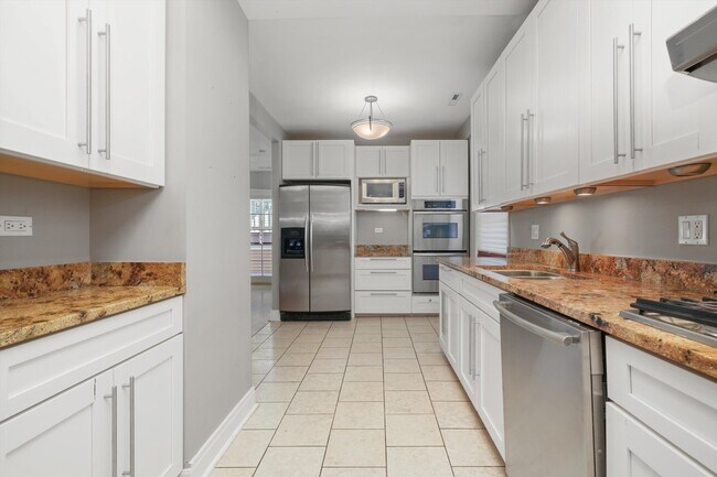 Foto del edificio - 2035 W Dickens Ave