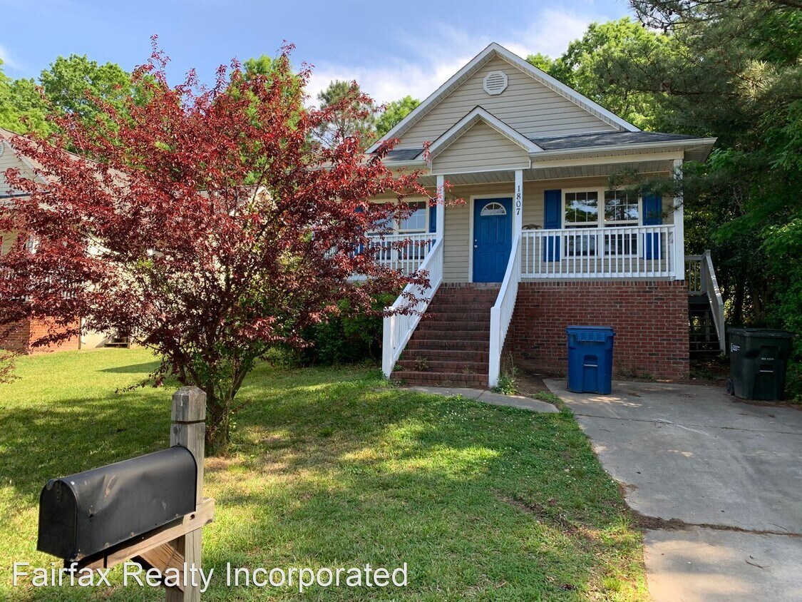 Foto principal - 3 br, 2 bath House - 1807 Fidelity Dr