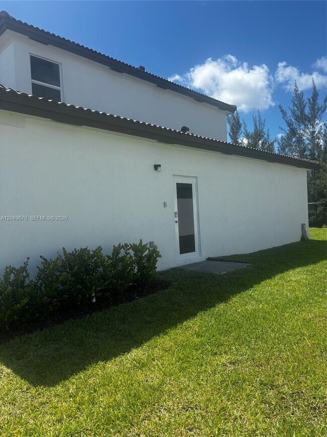 Building Photo - 2342 SE 30th Dr