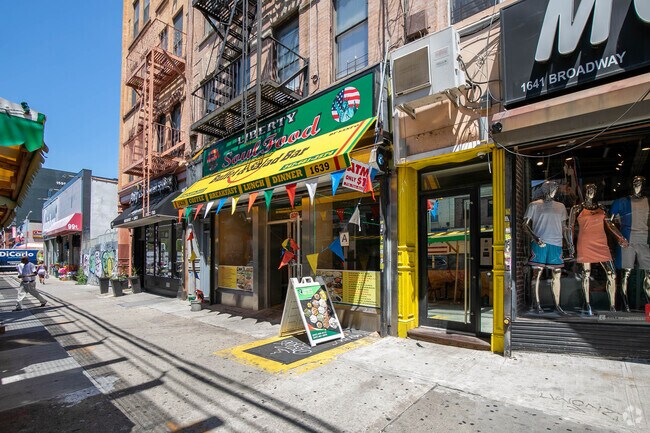 Foto del edificio - 1639 Broadway