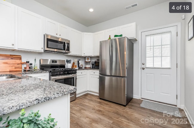 Building Photo - 218 Canina Ln