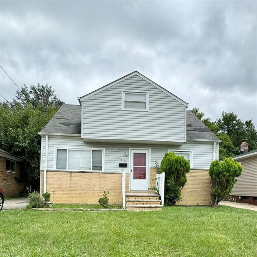 Primary Photo - Charming 4 Bedroom Home