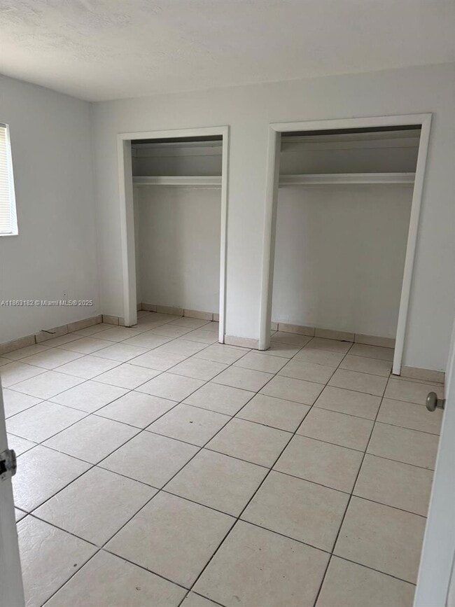 Foto del edificio - 2040 NE 170th St