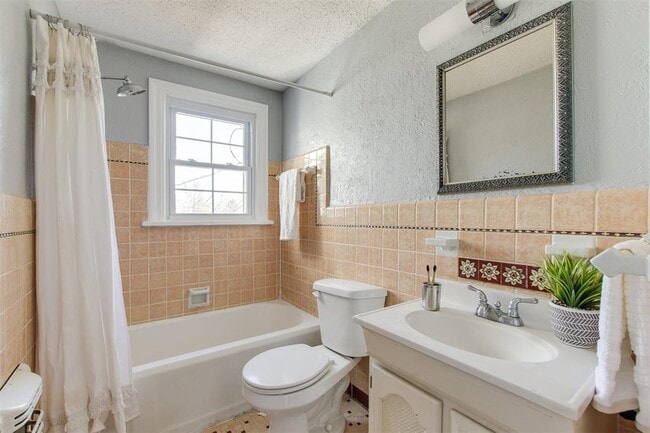 Building Photo - 2912 Cummings Dr