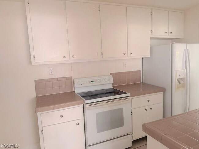 Foto del edificio - 1659 Ricardo Ave