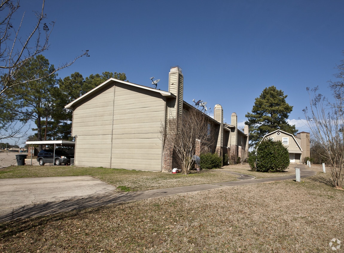 Building Photo - 9000-9009 Clusters Dr