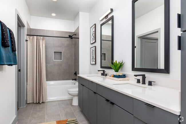 1BR, 1BA - 802SF | 1C - Bathroom - Tapestry at the Realm