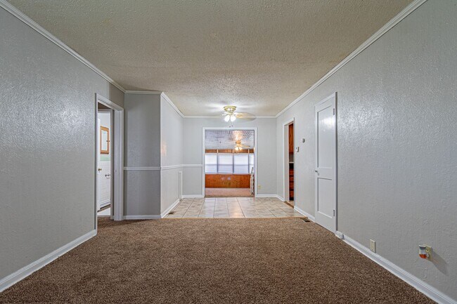Foto del edificio - 3 Bed 1 Bath in Midwest City!
