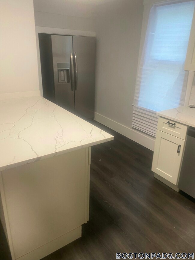 Building Photo - 118 Marginal St