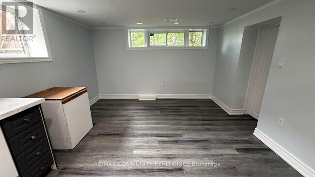 Building Photo - 51 Sharbot Ave