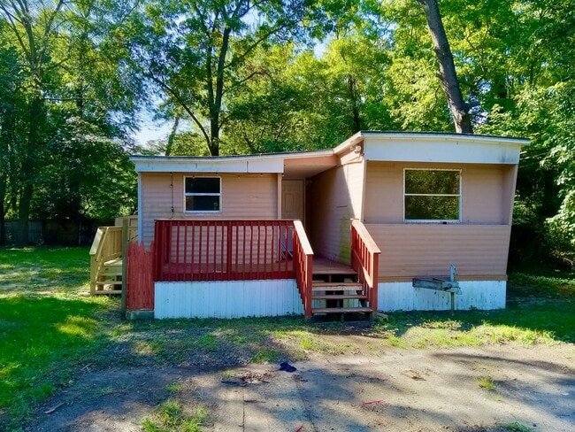 Building Photo - Updated 3 Bedroom House FOR RENT in Laurel Lakes $1550