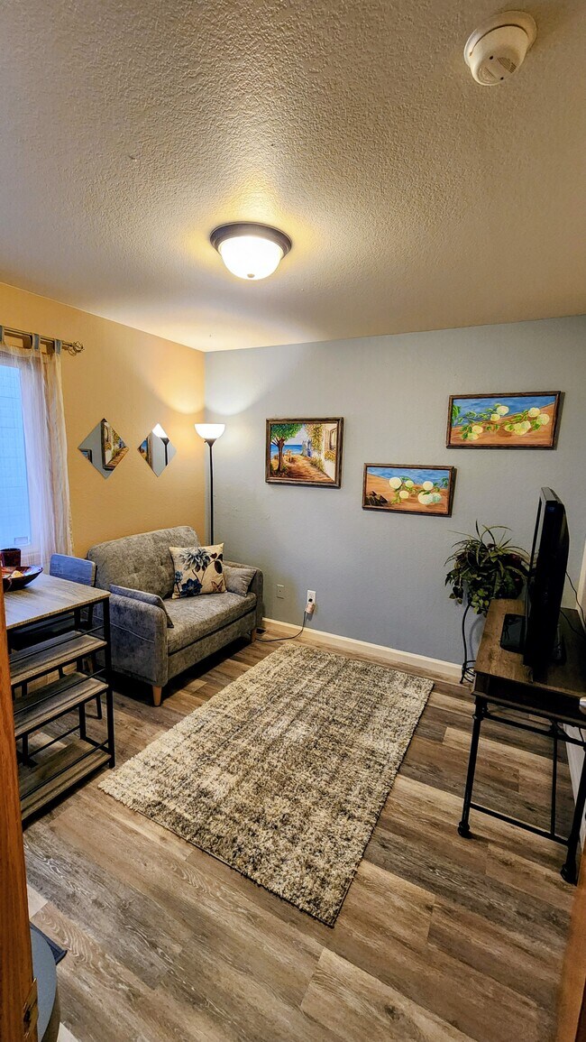 Building Photo - 371 Cardinal Ave