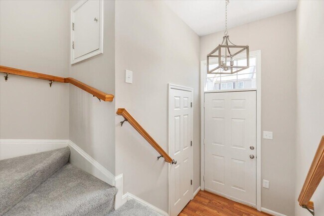 Building Photo - 113 Frazer Dr