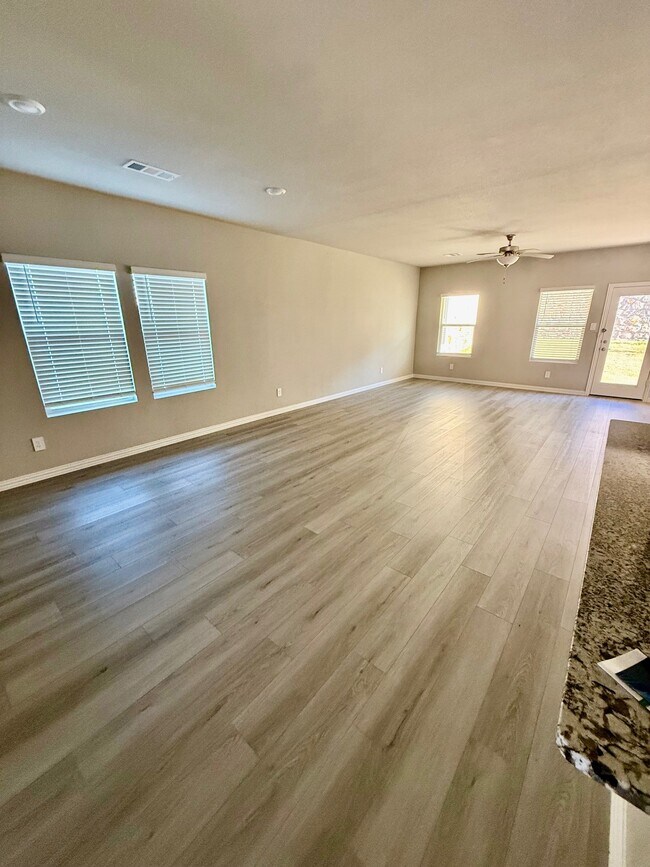 Foto del edificio - 2288 Clf Spgs Dr