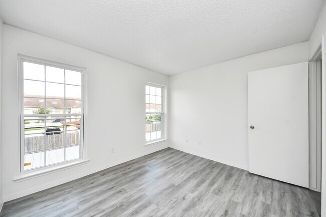 Building Photo - 3600 Jeanetta St