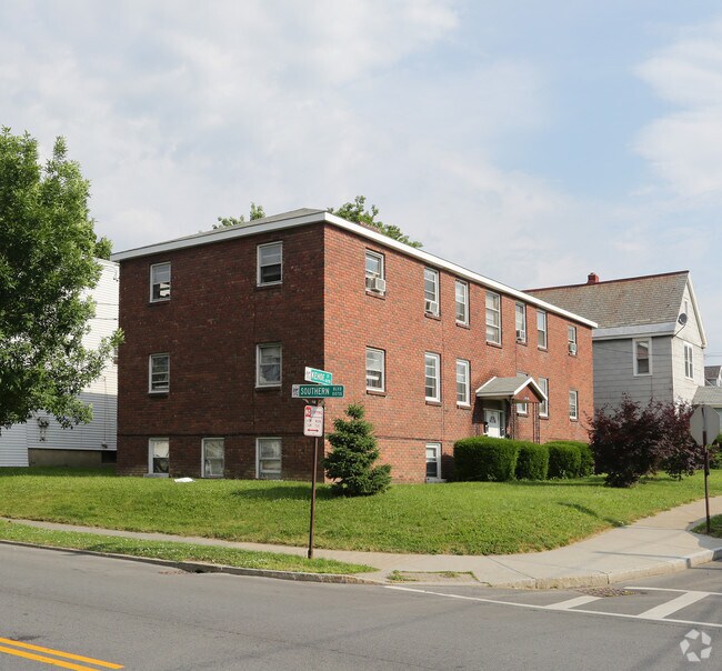 Building Photo - 117-119 Southern Blvd