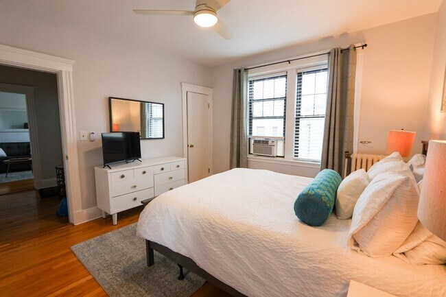 Foto del edificio - 374 Chestnut Hill Ave