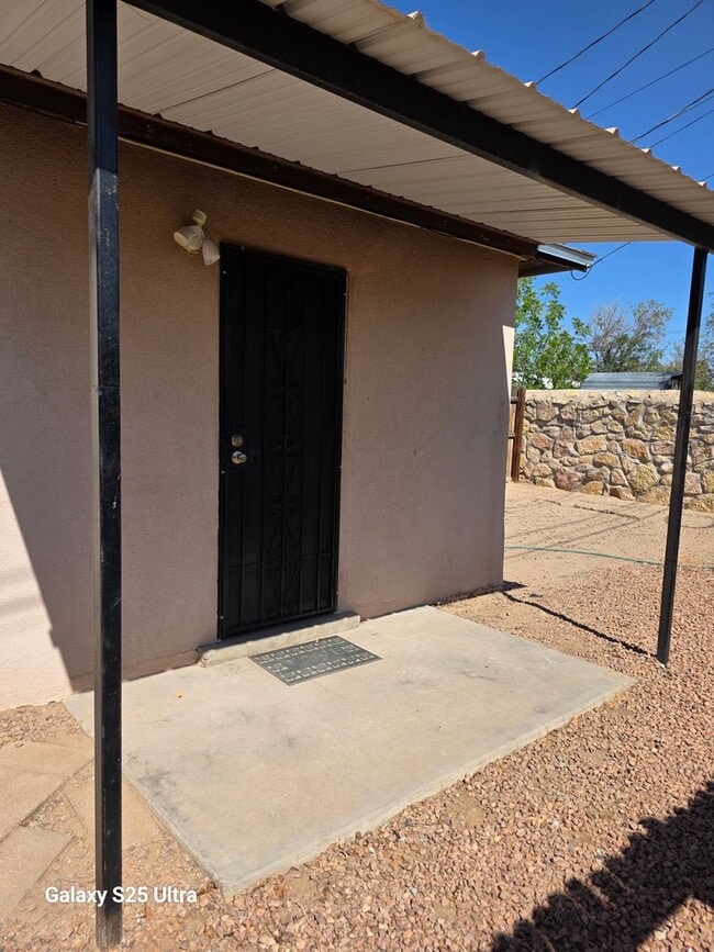 Building Photo - Small Studio Home for Rent