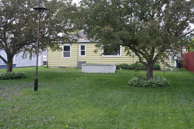 Building Photo - Nice Location near Playmore Park