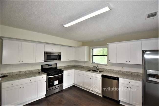 Building Photo - 2304 Horseshoe Bend Rd SW