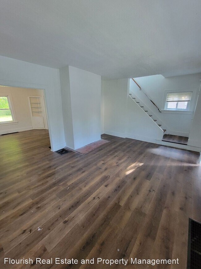 Building Photo - 3 br, 1 bath House - 54 Pointview Ave.
