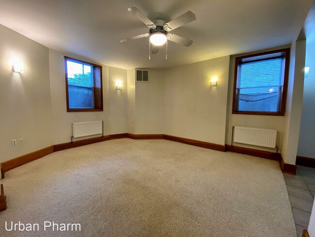 Building Photo - 1448 Lake Dr SE