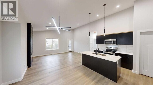 Photo du bâtiment - 10417-10130 130 Ave