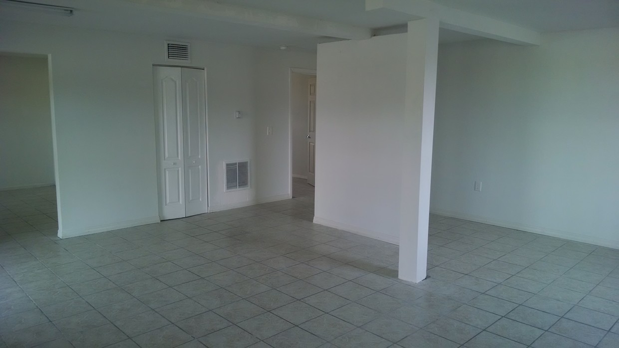 Primary Photo - 17849 San Carlos Blvd