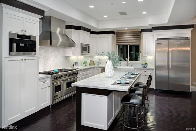 Foto del edificio - 4 br, 3 bath House - 718 Narcissus Ave # 1