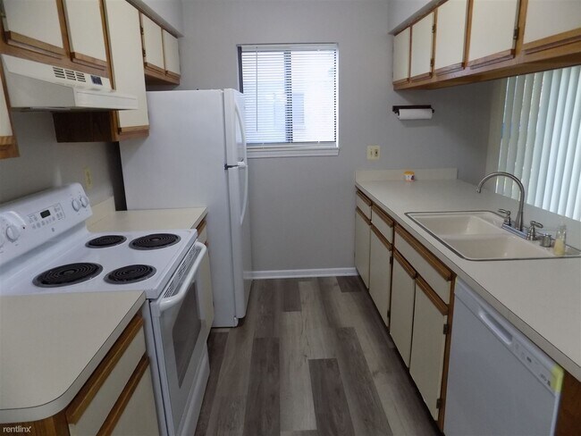 Building Photo - 2 br, 1 bath Condo - 38541 Wellington Dr