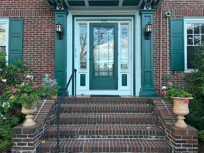 Foto del edificio - 294 Butler Ave