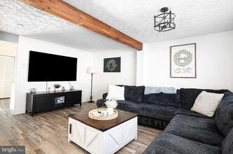 Building Photo - 133 Spruce Woods Ct