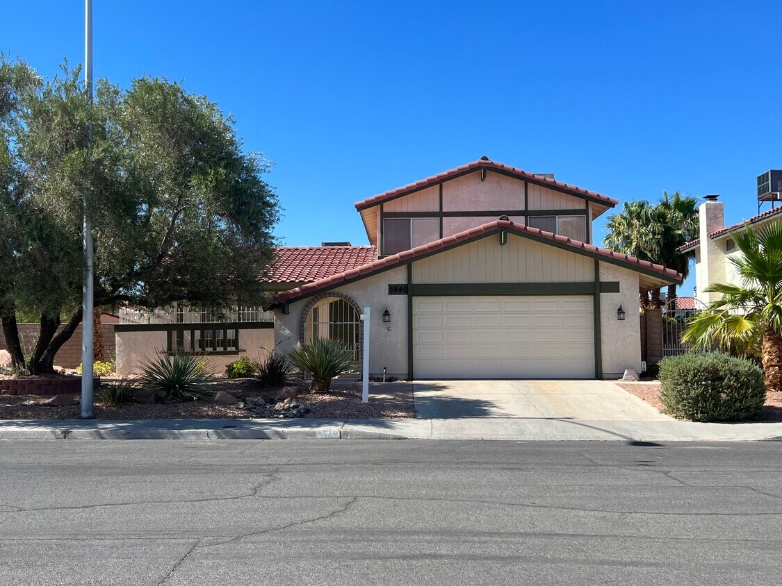 Primary Photo - 5940 Yorba Ct
