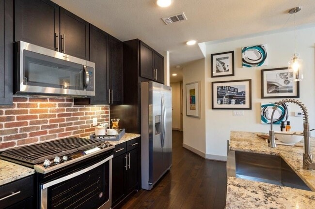 Lower Rates + 1 Month Free on a 2/2! - Lower Rates + 1 Month Free on a 2/2! Apartment