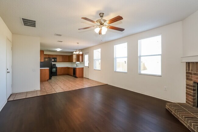 Building Photo - 607 Almandora Dr