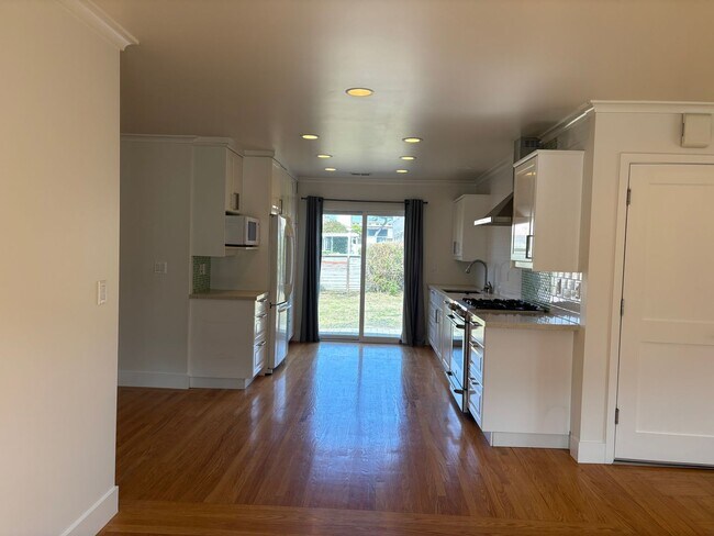 Building Photo - Charming 2 Bedroom Ranch Style