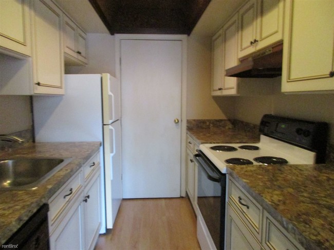 Building Photo - 965 Manor Ln