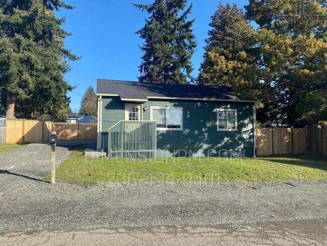 Foto del edificio - Charming Rambler 2-Bedroom Home with Fully Fenced Yard in Bremerton!