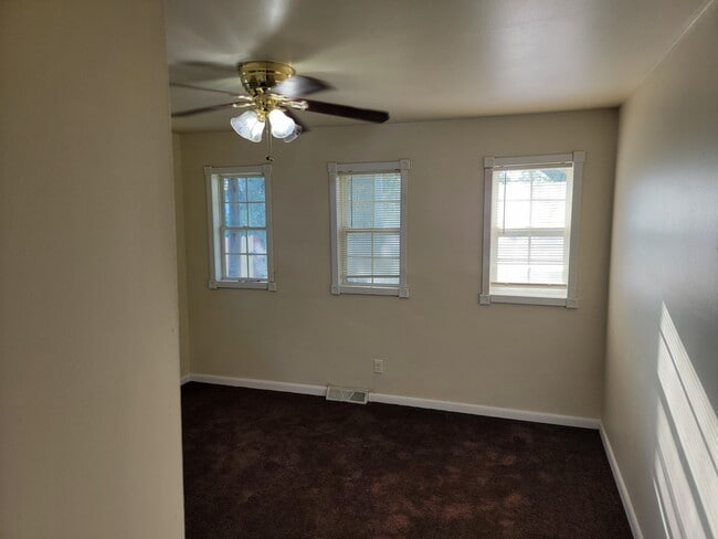 Building Photo - 3232 S Auburn Dr